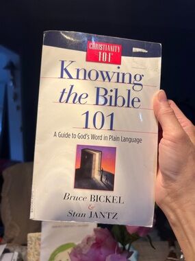 Knowing the Bible 101 by Bruce Bickel & Stan Jantz in excellent condition